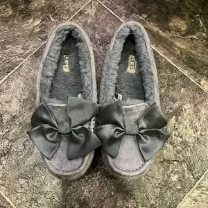 UGG | Shoes | New Ugg Ansley Bow Slippers Us Size 6 | Poshmark